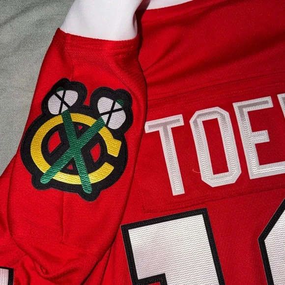 Fanatics Red Jonathan Toews Blackhawks Captain Jersey - Picture 8 of 9